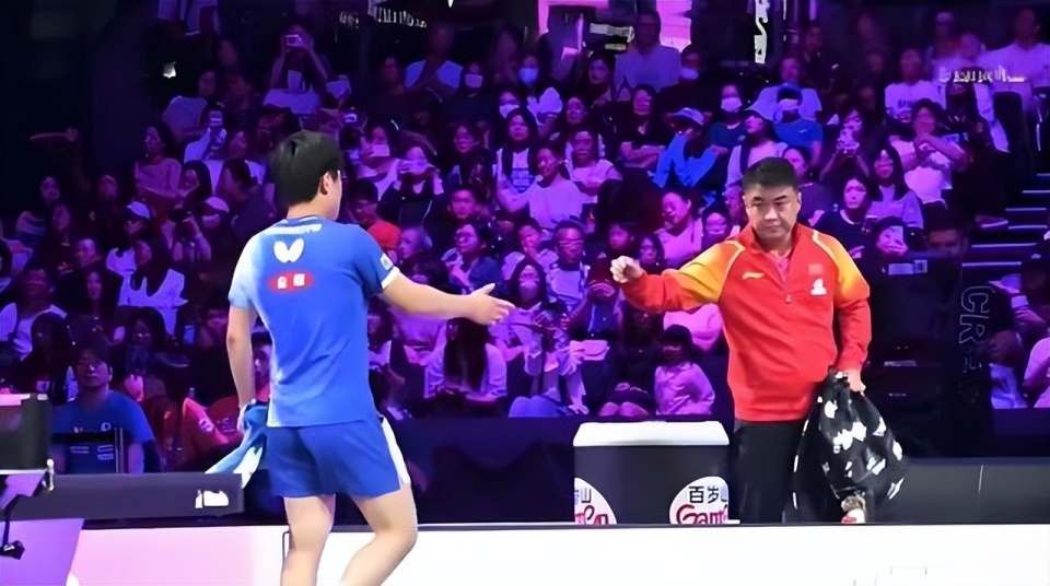 同时还模仿, 我在对阵林, 张本智和表