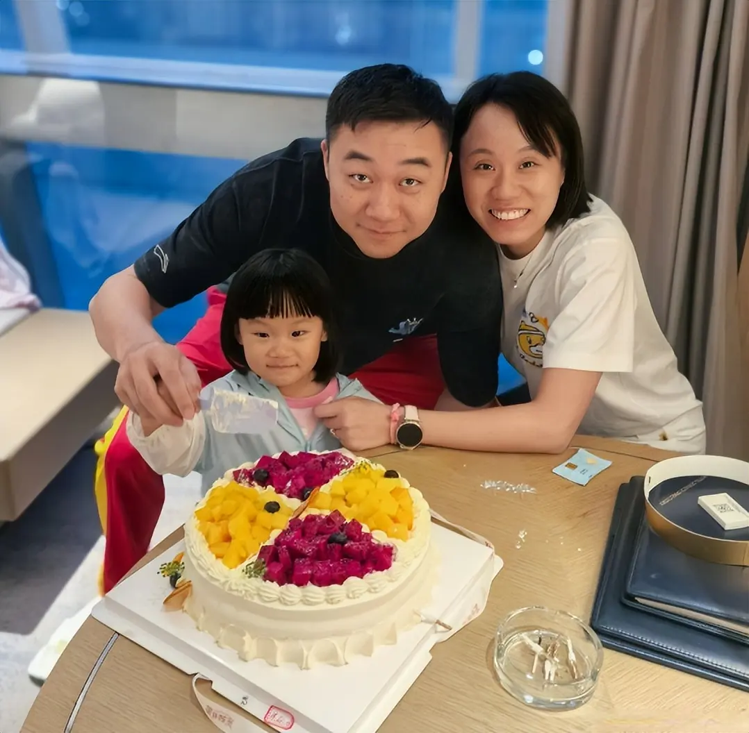 芸蕾, 伤病选择退, 北大博士