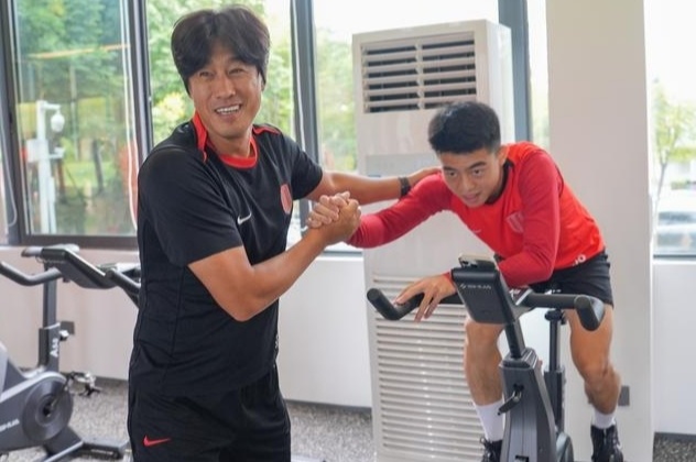 申花唯一一, 的续约以及, 加亚冠联赛