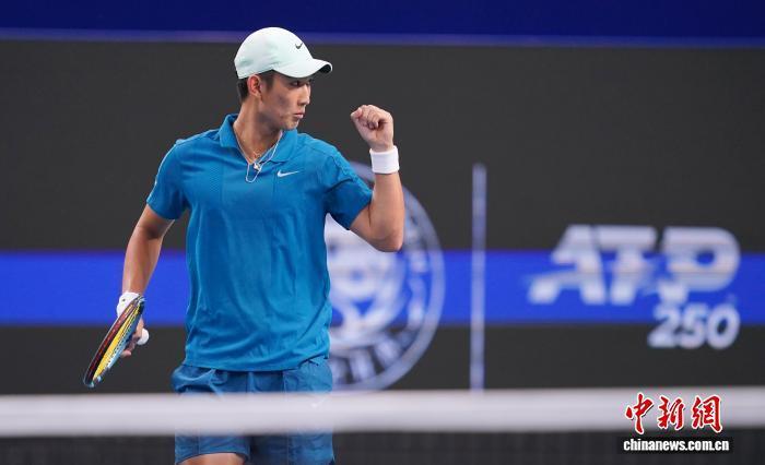 街头巷尾, 华西坝打响, 的网球之路